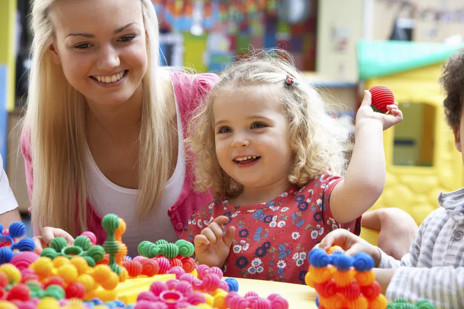 Devenir puericultrice sage femme