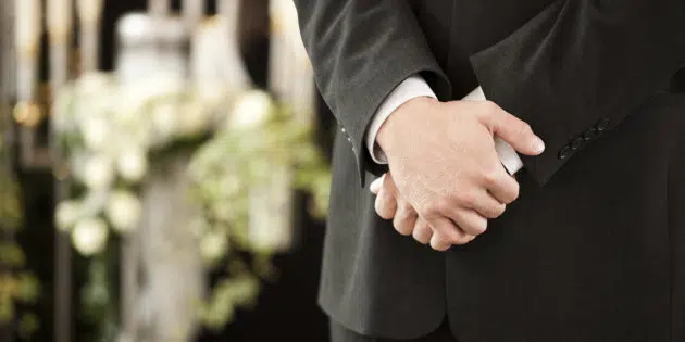 Devenir thanatopracteur porteur maitre de ceremonie